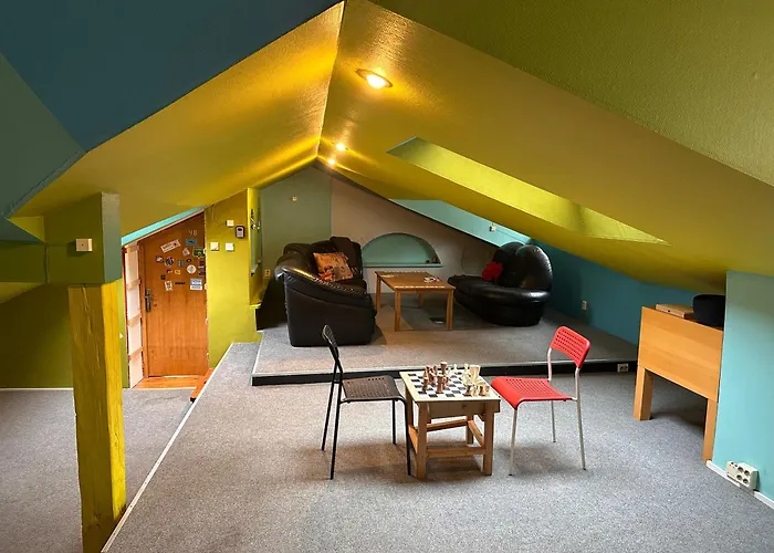 25 Hours Hostel