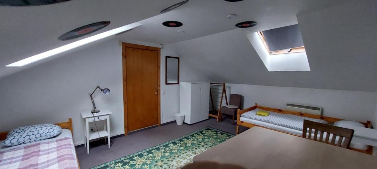 Hostel 25 *