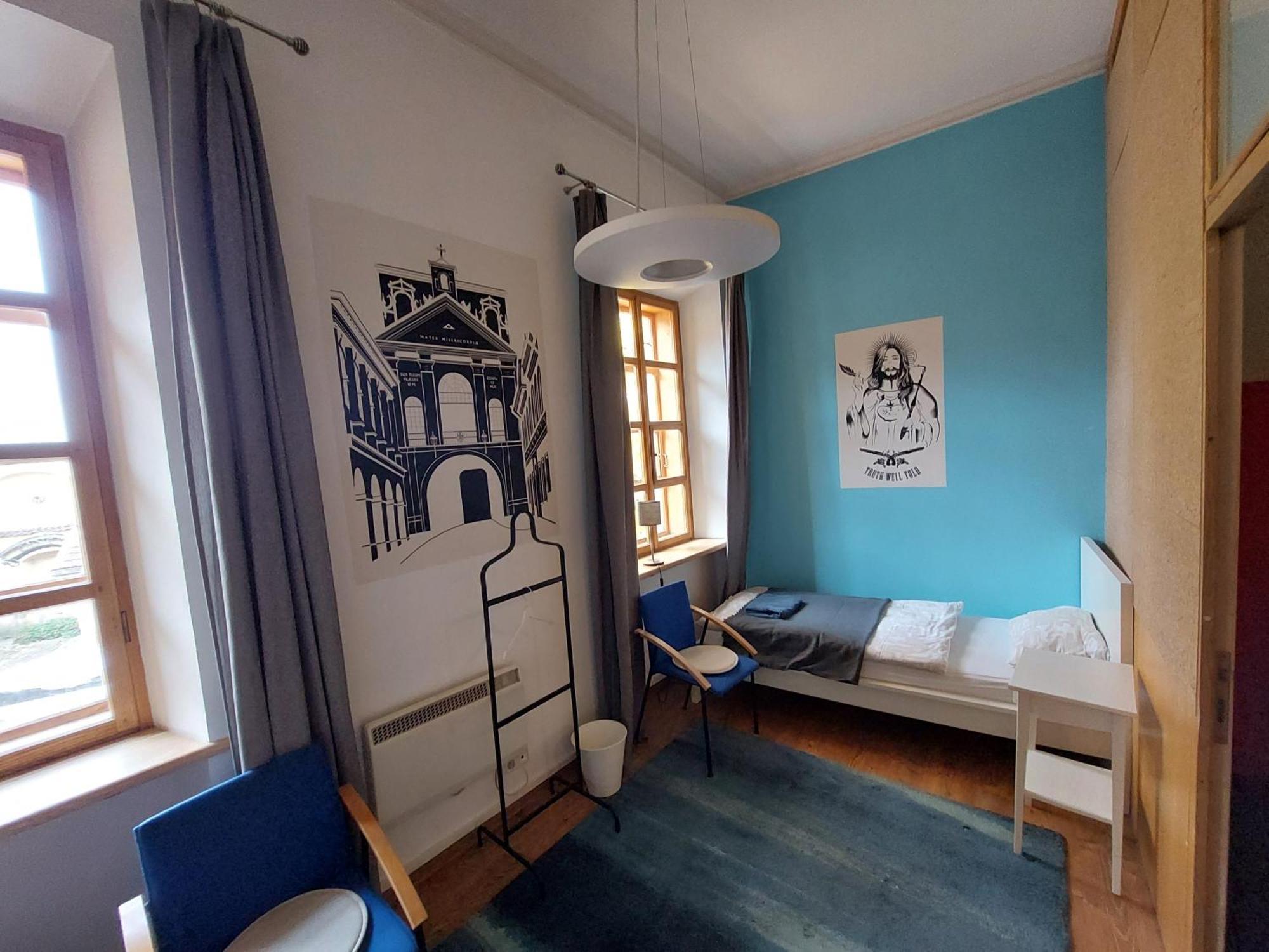 25 Hostel *